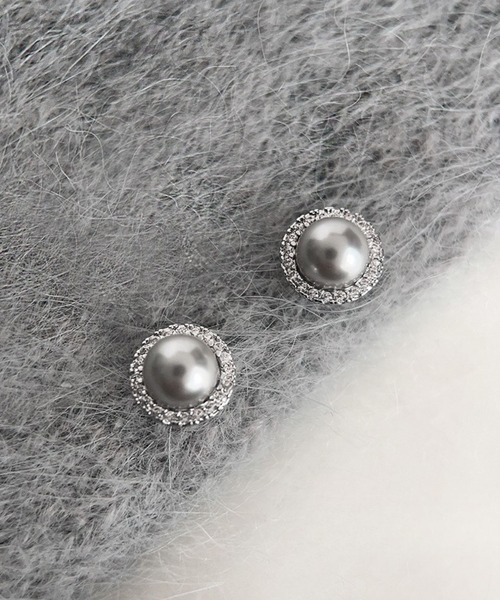 yu-ka（ユーカ）の「YU-KA:クラシックパールピアス Classic Pearl pierce（ピアス（両耳用）・レディース・グレー・FREE）」の4枚目の写真