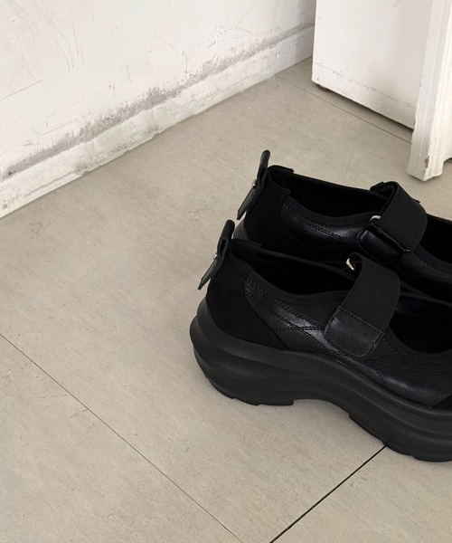 hiamu(ヒアム)の「【2色展開】ステッチポイント バンディングストラップ メリージェーン厚底スニーカー/2026 SS PLATFORM COLLECTION(バレエシューズ・レディース・ブラック/ブラウン・25.0cm/24.5cm/24.0cm/23.5cm/23.0cm)」の11枚目の写真