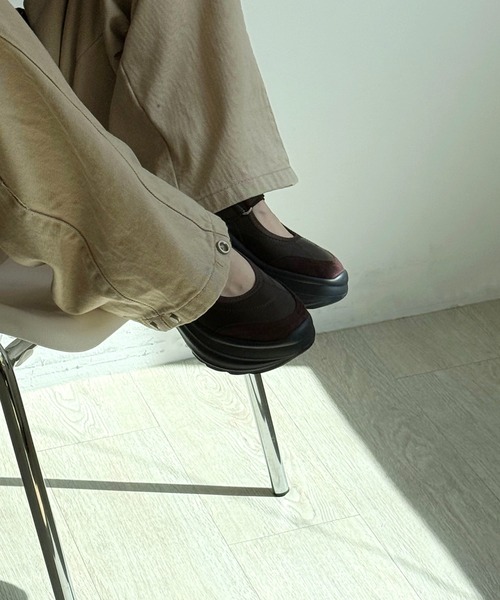 hiamu(ヒアム)の「【2色展開】ステッチポイント バンディングストラップ メリージェーン厚底スニーカー/2026 SS PLATFORM COLLECTION(バレエシューズ・レディース・ブラック/ブラウン・25.0cm/24.5cm/24.0cm/23.5cm/23.0cm)」の19枚目の写真