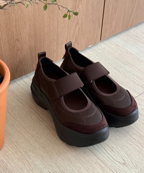 hiamu(ヒアム)の「【2色展開】ステッチポイント バンディングストラップ メリージェーン厚底スニーカー/2026 SS PLATFORM COLLECTION(バレエシューズ・レディース・ブラック/ブラウン・25.0cm/24.5cm/24.0cm/23.5cm/23.0cm)」の17枚目の写真