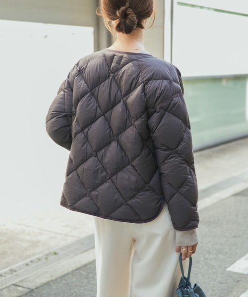 URBAN RESEARCH DOORS（アーバンリサーチドアーズ）の「ライトダウンキルトショートブルゾン（ダウンジャケット/コート・レディース・カーキ/アイボリー/チャコールグレー・MEDIUM）」の19枚目の写真