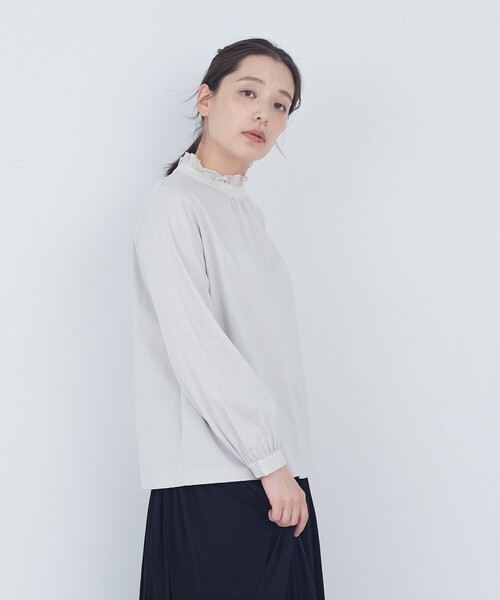 ADIEU TRISTESSE(アデュートリステス)の「フリルカラーブラウス(Tシャツ/カットソー・レディース・ライトグレー/オフホワイト・FREE)」の2枚目の写真