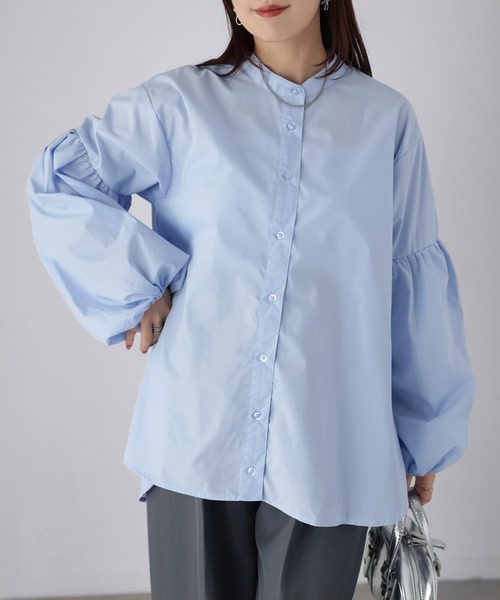 Riberry（リベリー）の「バンドカラー袖ギャザーブラウス（シャツ/ブラウス・レディース・ブラック/サックスブルー/オフホワイト・MEDIUM）」の3枚目の写真