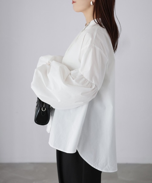 Riberry（リベリー）の「バンドカラー袖ギャザーブラウス（シャツ/ブラウス・レディース・ブラック/サックスブルー/オフホワイト・MEDIUM）」の16枚目の写真