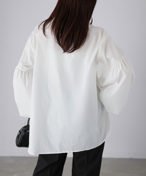 Riberry（リベリー）の「バンドカラー袖ギャザーブラウス（シャツ/ブラウス・レディース・ブラック/サックスブルー/オフホワイト・MEDIUM）」の17枚目の写真