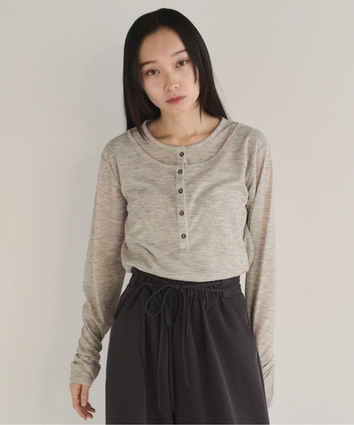 SOYEN(ソイエン)の「フェイクレイヤードシアーヘンリーネックロンT(Tシャツ/カットソー・レディース・杢グレー/ブラウン・F)」の6枚目の写真