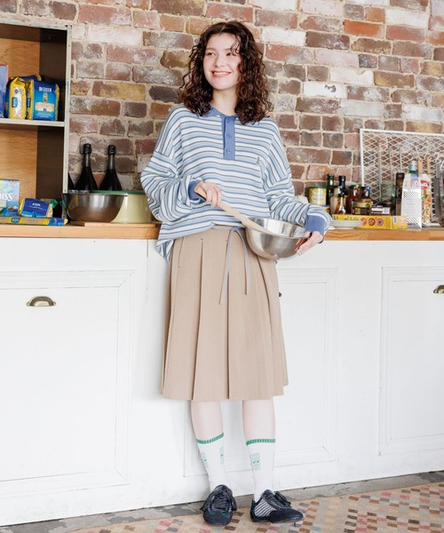 DOUBLE NAME（ダブルネーム）の「ピンストライプ ミドルプリーツスカート（スカート・レディース・グレー/ベージュ・FREE）」の4枚目の写真