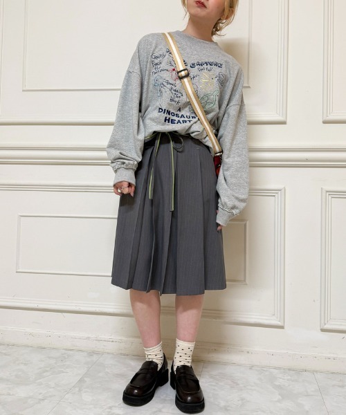 DOUBLE NAME（ダブルネーム）の「ピンストライプ ミドルプリーツスカート（スカート・レディース・グレー/ベージュ・FREE）」の5枚目の写真