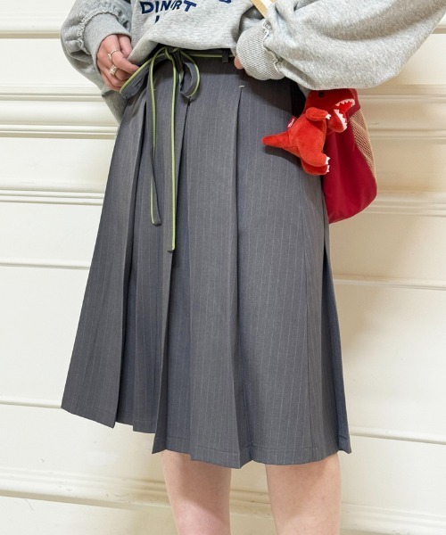 DOUBLE NAME（ダブルネーム）の「ピンストライプ ミドルプリーツスカート（スカート・レディース・グレー/ベージュ・FREE）」の7枚目の写真