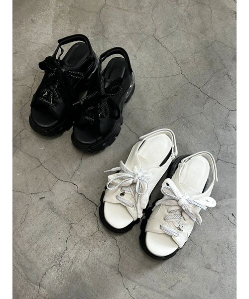 EMODA（エモダ）の「オーバーテープスニーカー（スニーカー・レディース・ブラック/ホワイト・LARGE/MEDIUM/SMALL）」の3枚目の写真