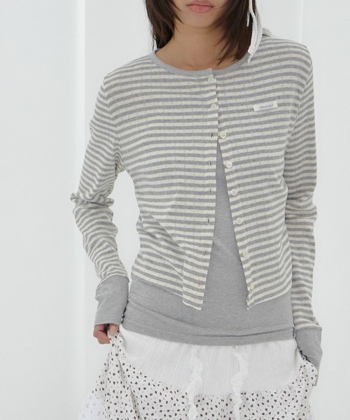 FANCY CLUB(ファンシークラブ)の「A'GEM/9 × .kom 『FANCY CLUB/ファンシークラブ』 AIRY BUTTON CARDIGAN/エアリーボタンカーディガン(カーディガン/ボレロ・レディース・グレー/ベージュ/A・FREE)」の5枚目の写真