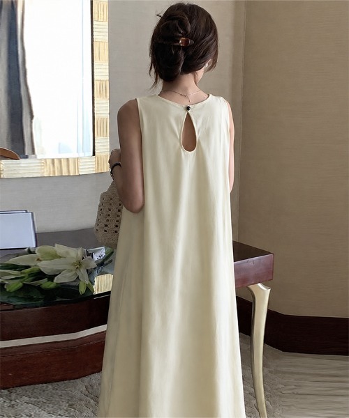 SallyLunn(サリーラン)の「バックオープン ノースリーブ Aラインワンピース(ワンピース・レディース・アイボリー/ブラック・MEDIUM/LARGE)」の1枚目の写真