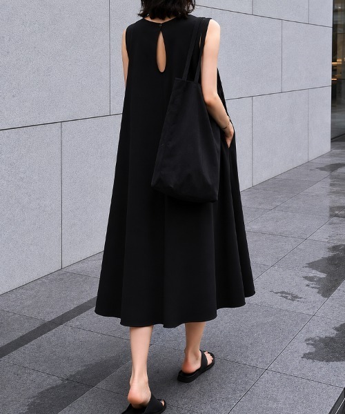 SallyLunn(サリーラン)の「バックオープン ノースリーブ Aラインワンピース(ワンピース・レディース・アイボリー/ブラック・MEDIUM/LARGE)」の2枚目の写真