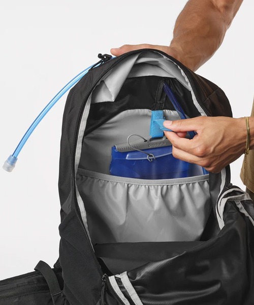 SALOMON（サロモン）の「SALOMON/サロモン バックパック TRAILBLAZER 10 トレイルブレイザー10L（バックパック/リュック・メンズ・グレー/シルバー/ブラック・FREE）」の7枚目の写真