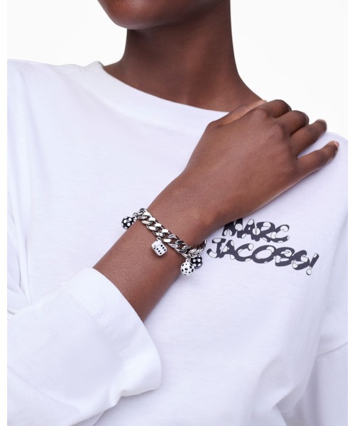 MARC JACOBS（マークジェイコブス）の「ARTIST ADAMS DICE CHARM BRACELET/デリック・アダムスダイス X マーク ジェイコブス ダイス チャーム ブレスレット（ブレスレット・レディース・シルバー系その他・ONE SIZE）」の2枚目の写真