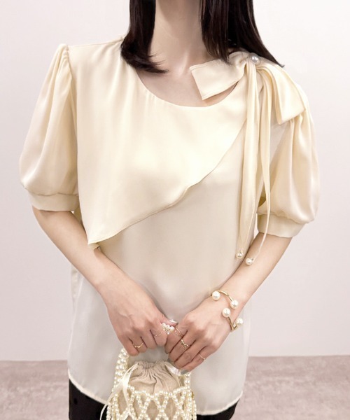 CLOTHY（クロシィ）の「【オンオフ兼用で、通勤コーデが格上げ♪】アシメリボン半袖ブラウス（シャツ/ブラウス・レディース・アイボリー/ブルー/ブラック・FREE）」の16枚目の写真
