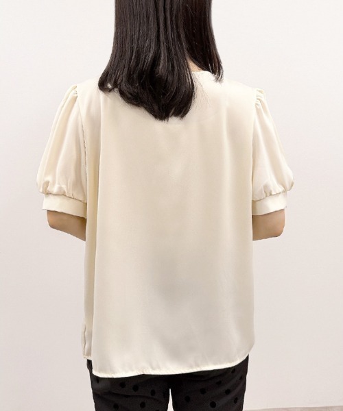 CLOTHY（クロシィ）の「【オンオフ兼用で、通勤コーデが格上げ♪】アシメリボン半袖ブラウス（シャツ/ブラウス・レディース・アイボリー/ブルー/ブラック・FREE）」の20枚目の写真