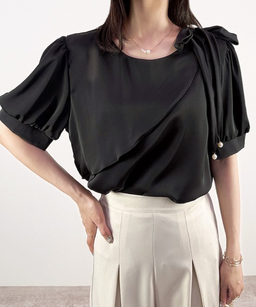 CLOTHY（クロシィ）の「【オンオフ兼用で、通勤コーデが格上げ♪】アシメリボン半袖ブラウス（シャツ/ブラウス・レディース・アイボリー/ブルー/ブラック・FREE）」の11枚目の写真