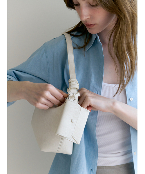 DEMERIEL（ドゥメリエル）の「Veneta Volume Bag Cream（ショルダーバッグ・レディース・その他・FREE）」の2枚目の写真