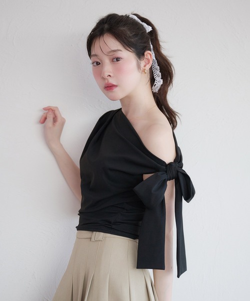 fupel(フぺル)の「side ribbon one-shoulder drape tops /サイドリボンワンショルダードレープトップス(Tシャツ/カットソー・レディース・ブラック/ピンク・FREE)」の1枚目の写真