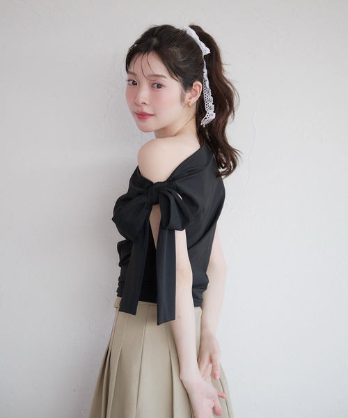 fupel(フぺル)の「side ribbon one-shoulder drape tops /サイドリボンワンショルダードレープトップス(Tシャツ/カットソー・レディース・ブラック/ピンク・FREE)」の4枚目の写真