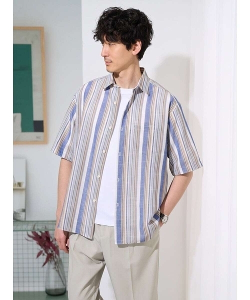 a.v.v（アーヴェヴェ）の「サラッと涼しい 5分袖マルチストライプワイドシルエットシャツ【洗濯機で洗える】（シャツ/ブラウス・メンズ・レッド/ブルー・48/46）」の2枚目の写真