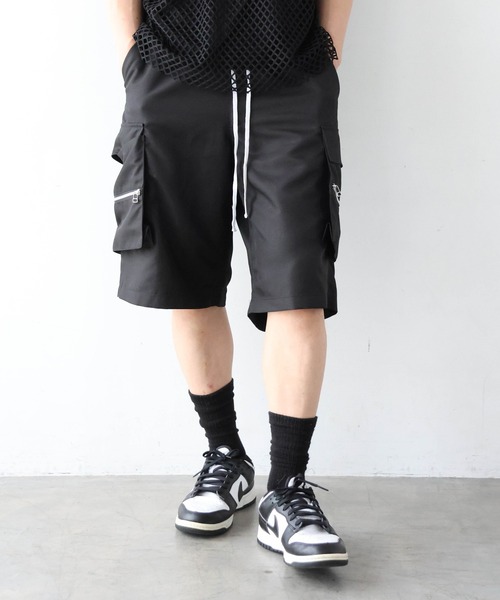 GALLIS ADDICTION(ガリスアディクション)の「GA Shiny Cargo Shorts(その他パンツ・メンズ・ブラック・L/M)」の2枚目の写真