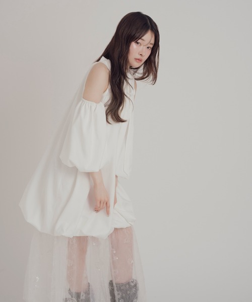 mellowneon(メロウネオン)の「マルチウェイホルターネックワンピース(ワンピース・レディース・オフホワイト/チャコールグレー・FREE)」の7枚目の写真