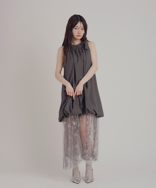 mellowneon(メロウネオン)の「マルチウェイホルターネックワンピース(ワンピース・レディース・オフホワイト/チャコールグレー・FREE)」の21枚目の写真