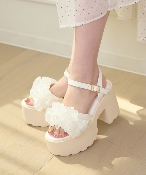 Ambre Neige(アンブルネージュ)の「platform flill sandals / アツゾコフリルサンダル(サンダル・レディース・ブラック/グレー/アイボリー・LARGE/MEDIUM)」の1枚目の写真
