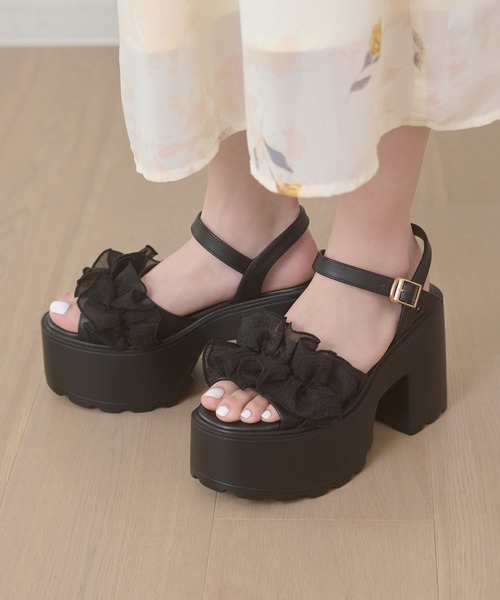Ambre Neige(アンブルネージュ)の「platform flill sandals / アツゾコフリルサンダル(サンダル・レディース・ブラック/グレー/アイボリー・LARGE/MEDIUM)」の2枚目の写真