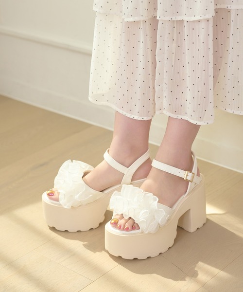 Ambre Neige(アンブルネージュ)の「platform flill sandals / アツゾコフリルサンダル(サンダル・レディース・ブラック/グレー/アイボリー・LARGE/MEDIUM)」の4枚目の写真
