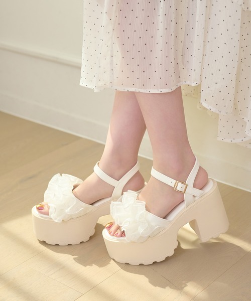 Ambre Neige(アンブルネージュ)の「platform flill sandals / アツゾコフリルサンダル(サンダル・レディース・ブラック/グレー/アイボリー・LARGE/MEDIUM)」の5枚目の写真
