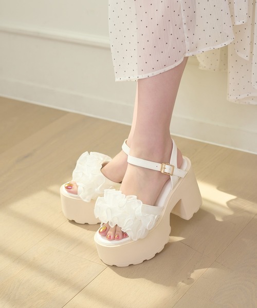 Ambre Neige(アンブルネージュ)の「platform flill sandals / アツゾコフリルサンダル(サンダル・レディース・ブラック/グレー/アイボリー・LARGE/MEDIUM)」の6枚目の写真