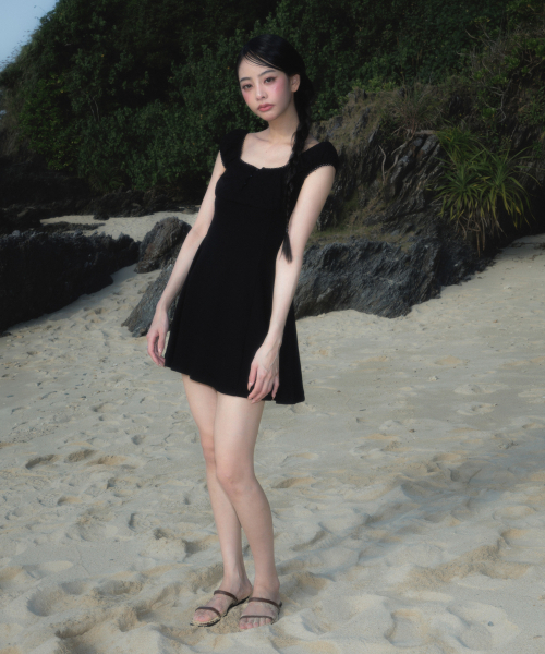 ROSEFRANTZ（ロゼフランツ）の「Flower Punching Mini Dress [Black]（ワンピース・レディース・ブラック・OS）」の4枚目の写真