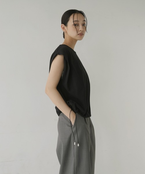 hellam(へラム)の「ドロストショルダータックTシャツ(Tシャツ/カットソー・レディース・ブラウン/ホワイト/ブラック/チャコール・FREE)」の8枚目の写真