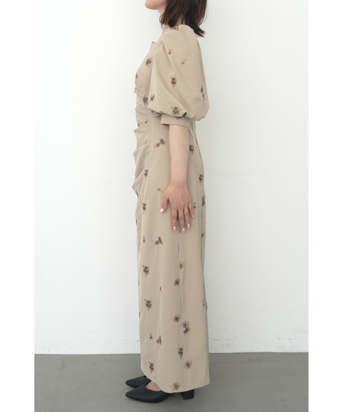 et.UNiVER(エトユニベール)の「Petal Embroidery Dress(ドレス・レディース・ベージュ/ブラック/チャコール・SMALL/MEDIUM/LARGE)」の11枚目の写真