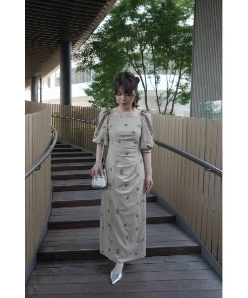 et.UNiVER(エトユニベール)の「Petal Embroidery Dress(ドレス・レディース・ベージュ/ブラック/チャコール・SMALL/MEDIUM/LARGE)」の8枚目の写真