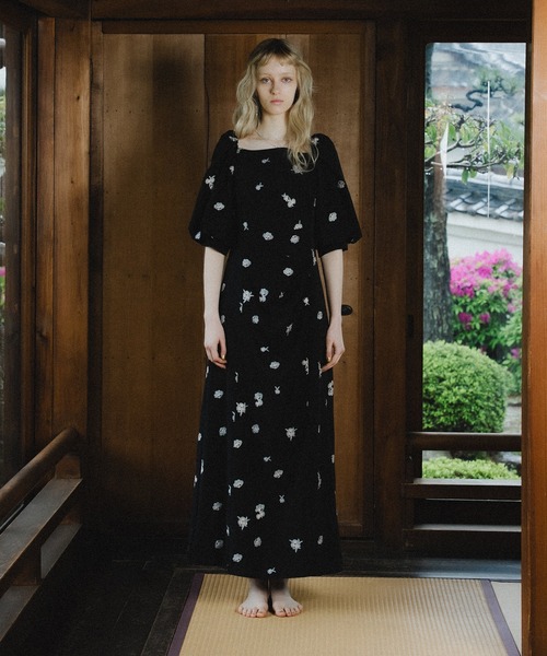 et.UNiVER(エトユニベール)の「Petal Embroidery Dress(ドレス・レディース・ベージュ/ブラック/チャコール・SMALL/MEDIUM/LARGE)」の19枚目の写真