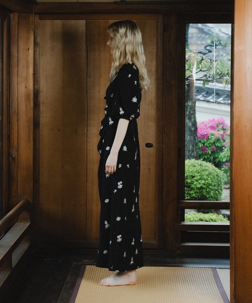 et.UNiVER(エトユニベール)の「Petal Embroidery Dress(ドレス・レディース・ベージュ/ブラック/チャコール・SMALL/MEDIUM/LARGE)」の20枚目の写真