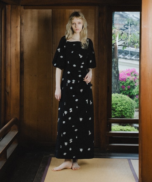et.UNiVER(エトユニベール)の「Petal Embroidery Dress(ドレス・レディース・ベージュ/ブラック/チャコール・SMALL/MEDIUM/LARGE)」の22枚目の写真