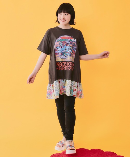 ScoLar(スカラー)の「162668:裾総柄フリル切替 ヴィンテージ風柄チュニック(チュニック・レディース・イエロー/ピンク/オフホワイト/チャコールグレー・M)」の18枚目の写真