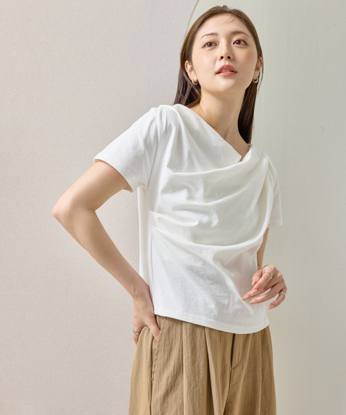 en CAnAF(エンカナフ)の「【ヘルシーな色気を纏う】ドレープデザイン半袖Tシャツ(Tシャツ/カットソー・レディース・イエロー/チャコールグレー/ブルー/オフホワイト/ブラック・フリー)」の7枚目の写真