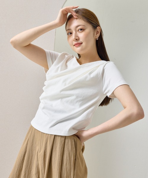 en CAnAF(エンカナフ)の「【ヘルシーな色気を纏う】ドレープデザイン半袖Tシャツ(Tシャツ/カットソー・レディース・イエロー/チャコールグレー/ブルー/オフホワイト/ブラック・フリー)」の9枚目の写真