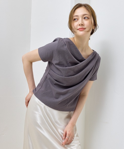 en CAnAF(エンカナフ)の「【ヘルシーな色気を纏う】ドレープデザイン半袖Tシャツ(Tシャツ/カットソー・レディース・イエロー/チャコールグレー/ブルー/オフホワイト/ブラック・フリー)」の12枚目の写真
