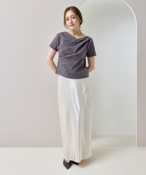 en CAnAF(エンカナフ)の「【ヘルシーな色気を纏う】ドレープデザイン半袖Tシャツ(Tシャツ/カットソー・レディース・イエロー/チャコールグレー/ブルー/オフホワイト/ブラック・フリー)」の17枚目の写真