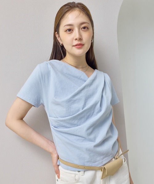 en CAnAF(エンカナフ)の「【ヘルシーな色気を纏う】ドレープデザイン半袖Tシャツ(Tシャツ/カットソー・レディース・イエロー/チャコールグレー/ブルー/オフホワイト/ブラック・フリー)」の19枚目の写真