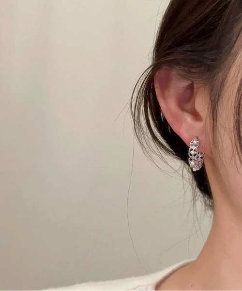 LA VORAGINE(ラ ヴォラジネ)の「レース調 エコパールフープピアス シルバー フレンチ風(ピアス(両耳用)・レディース・Silver・FREE)」の2枚目の写真