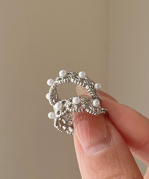 LA VORAGINE(ラ ヴォラジネ)の「レース調 エコパールフープピアス シルバー フレンチ風(ピアス(両耳用)・レディース・Silver・FREE)」の4枚目の写真