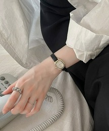 オーバル型ミニフェイス腕時計